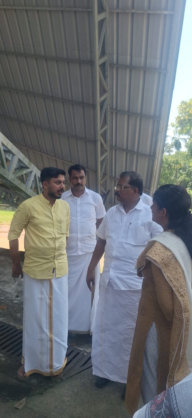 അപകട ഭീഷണി: തകർന്ന് വീണ ഓടക്കാലി സ്കൂൾ ഓഡിറ്റോറിയം അടിയന്തരമായി പൊളിച്ചു നീക്കും; 25,000 രൂപ അനുവദിച്ചു