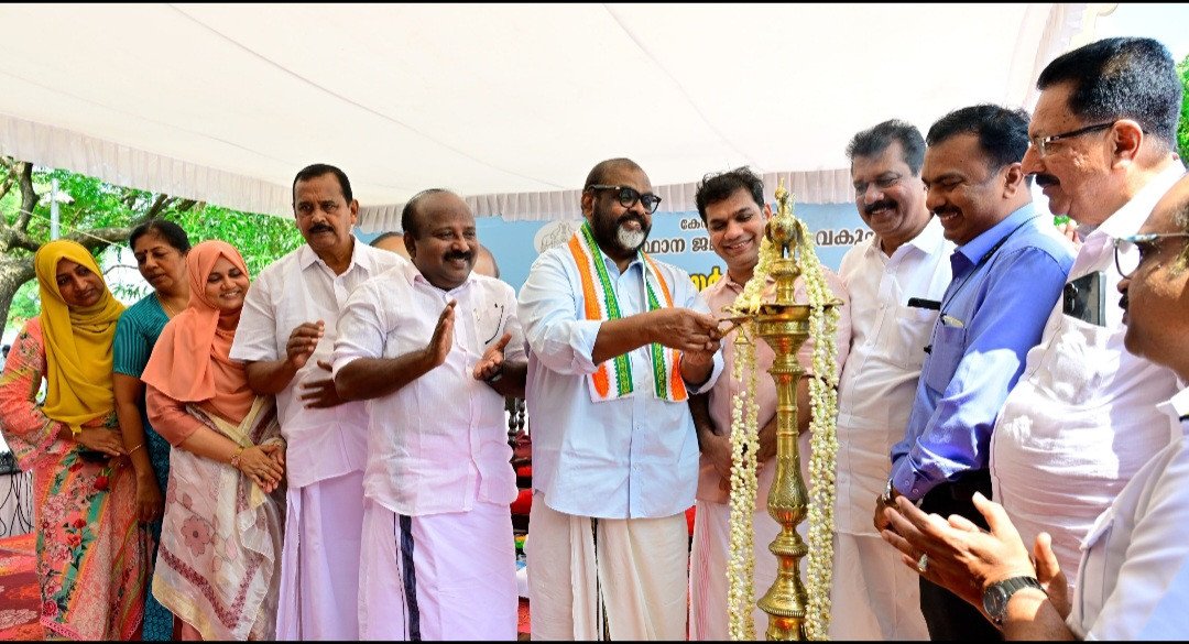 കെ എസ് ആർ ടി സി യെയും ജലഗതാഗത വകുപ്പിനെയും ബന്ധിപ്പിക്കും: മന്ത്രി സി പി ജോൺ