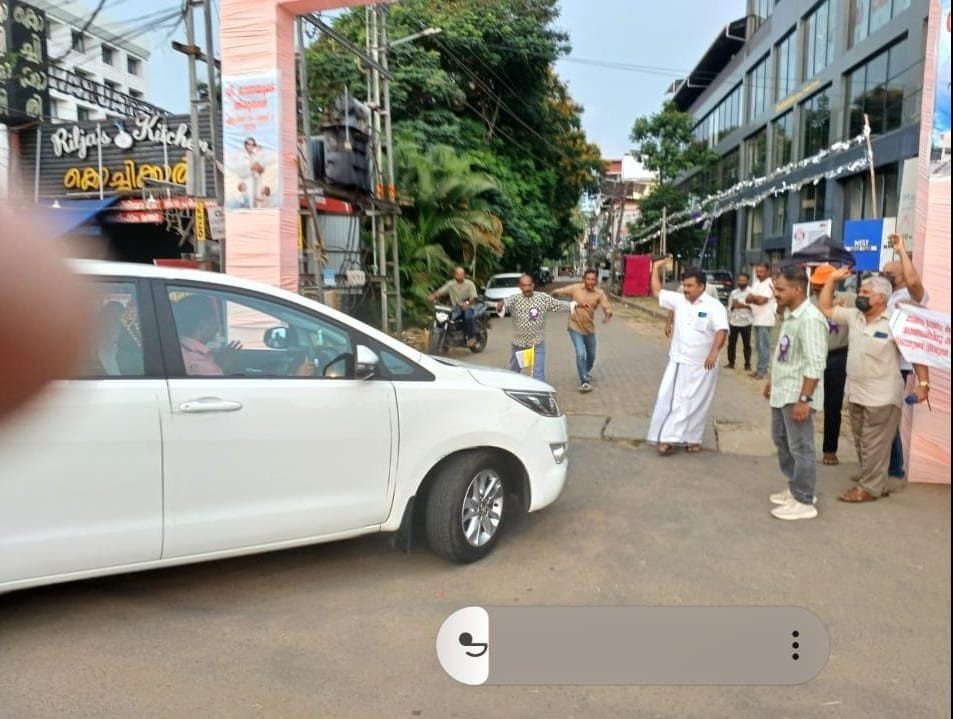 മാർ പാംപ്ലാനിക്ക് നേരെ കരിങ്കൊടി പ്രതിക്ഷേധം