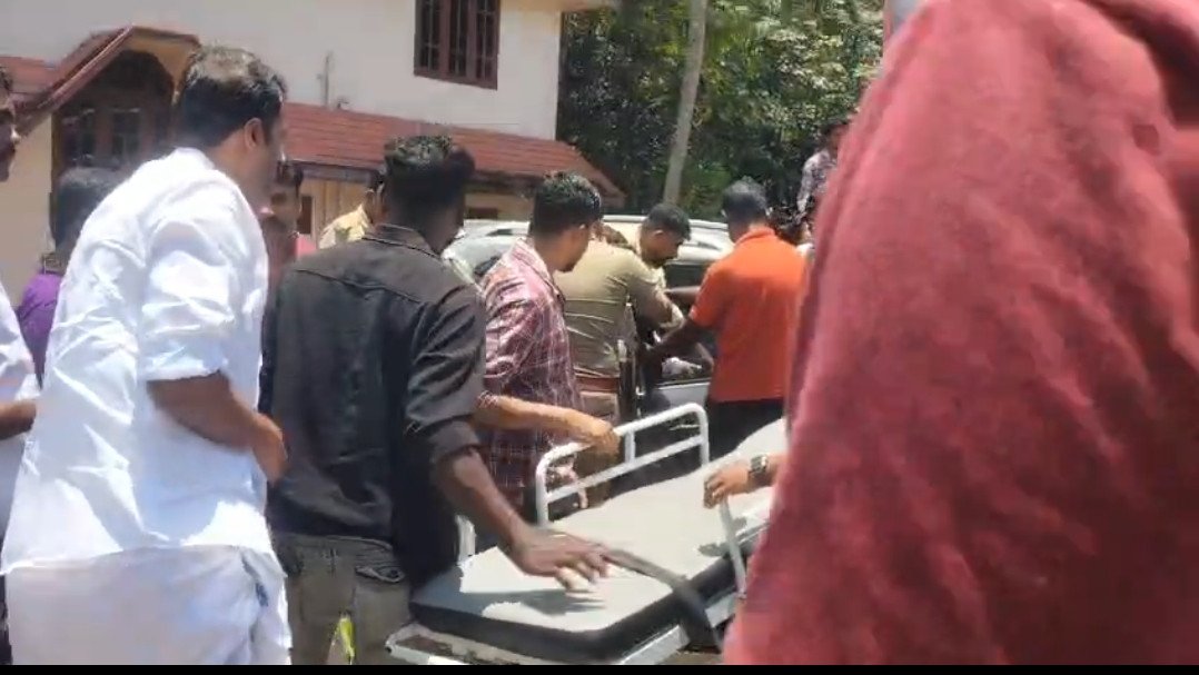 വാഹനാപകടത്തില്‍ പരിക്കേറ്റ കാര്‍യാത്രക്കാരിയ്ക്ക് രക്ഷകനായി മന്ത്രി അനൂപ് ജേക്കബ്