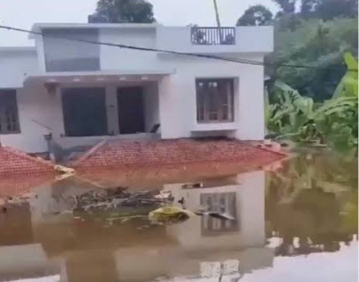 പത്തനംതിട്ടയിലെ പ്രളയബാധിത കുടുംബങ്ങള്‍ക്ക് 10000 രൂപ ധനസഹായം; തുക അനുവദിച്ച് സര്‍ക്കാര്‍