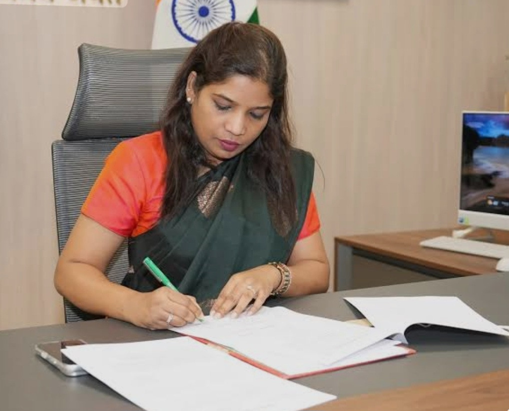 കൊച്ചി: ജില്ലയിലെ വിവിധ ടൂറിസം പദ്ധതികൾ സമയബന്ധിതമായി പൂർത്തിയാക്കണമെന്ന് ജില്ലാ കളക്ടർ ജി പ്രിയങ്ക.