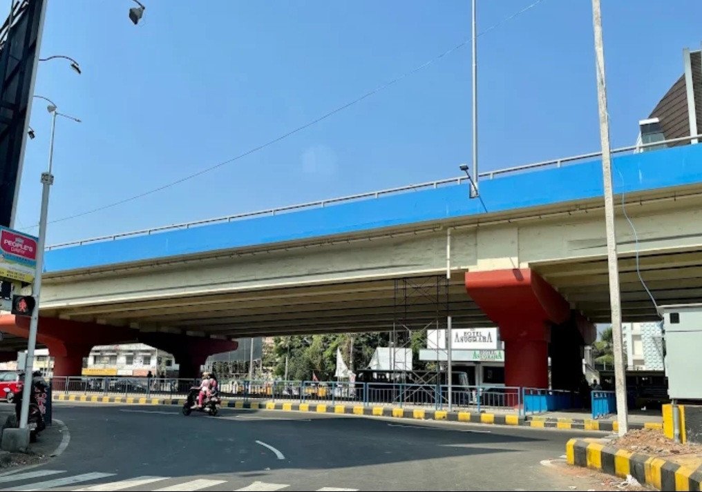 വൈറ്റില അണ്ടർപാസ് ഇരുട്ടിൽ: അടിയന്തര നടപടി വേണ മെന്ന് ആം ആദ്മി പാർട്ടി
