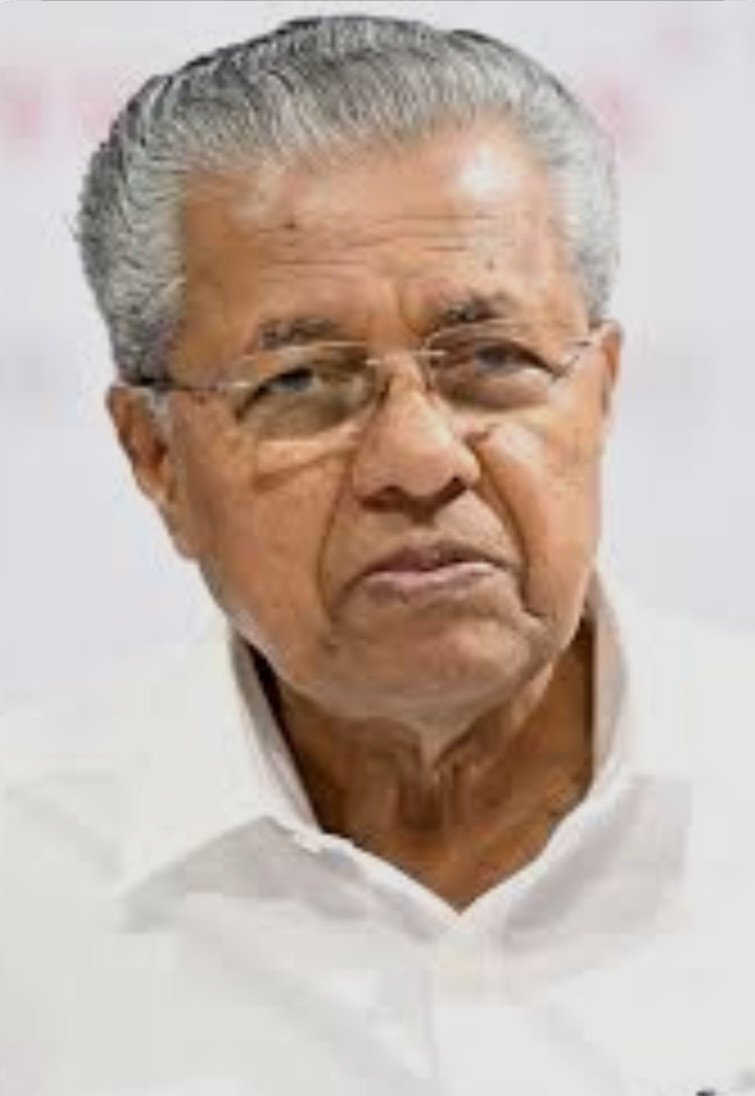 പിണറായി വിജയൻ പിന്നിൽ