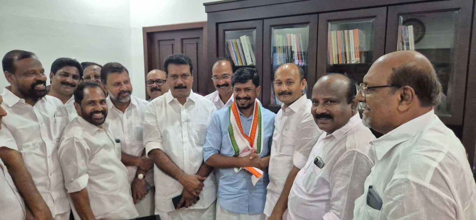 പിഎസ്സി റാങ്ക് ലിസ്റ്റ് അട്ടിമറി ഡിവൈഎഫ്ഐക്ക് വേണ്ടി;  ക്രമവിരുദ്ധ നിയമനങ്ങള്‍ റദ്ദാക്കണമെന്ന് മന്ത്രി ഒ.ജെ. ജനീഷ്