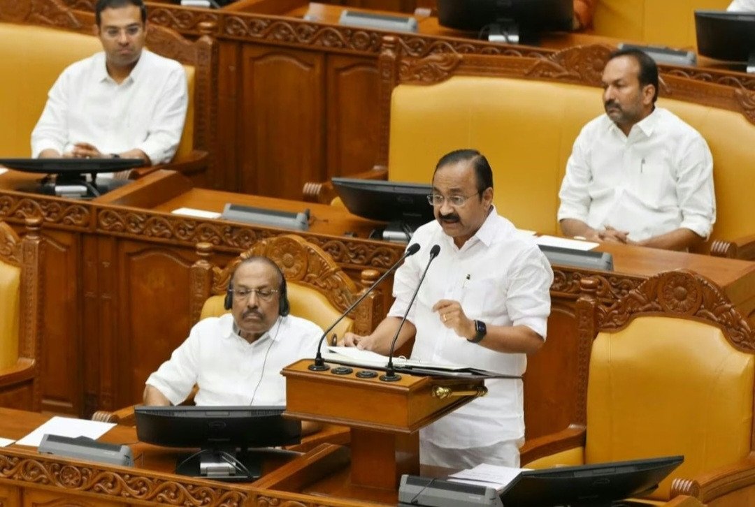 മലയാള സിനിമക്ക് വ്യവസായ പദവി  ഐ.എഫ്.എഫ്.കെക്ക് സ്ഥിരം വേദി